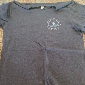 Medium navy blue tee